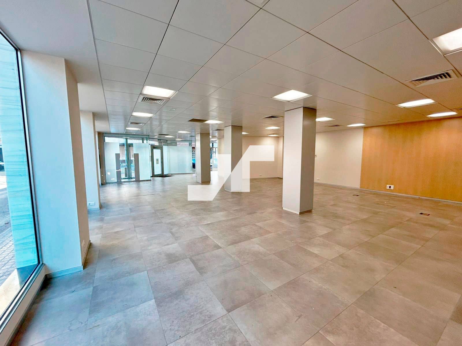 Commercial for rent in Vila-real - € 2,900 (Ref: 9353007)