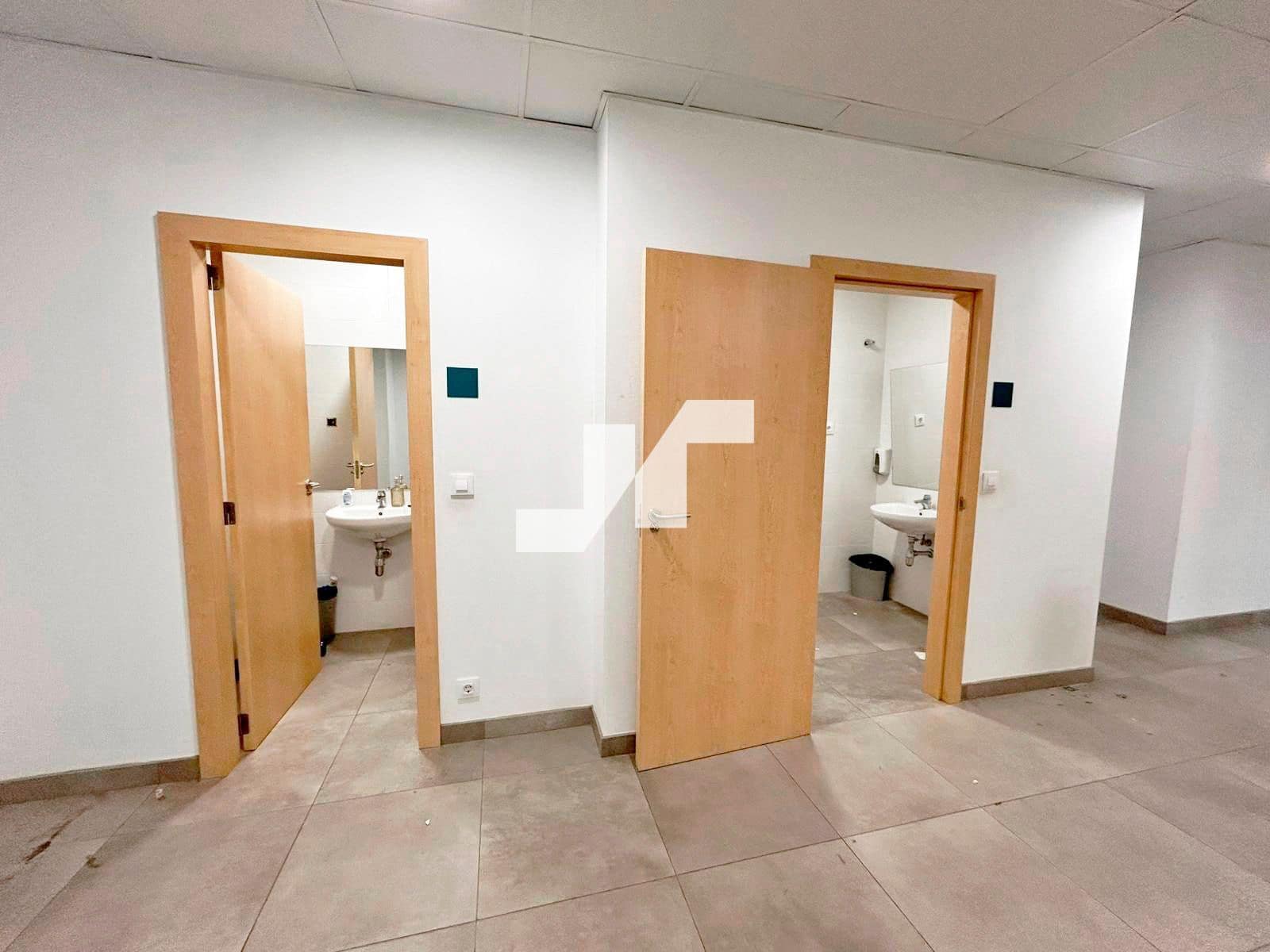 Commercial for rent in Vila-real - € 2,900 (Ref: 9353007)