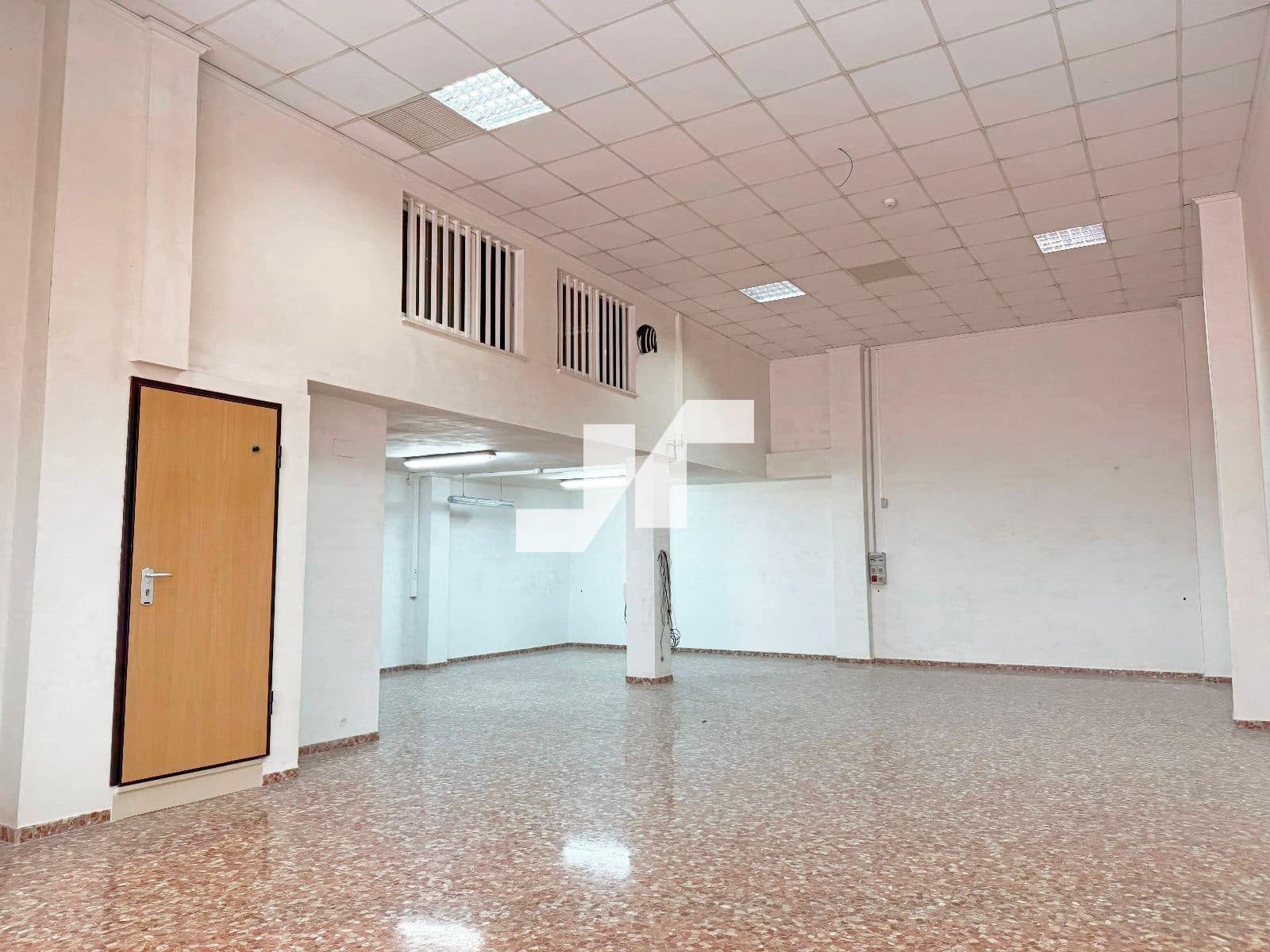 Commercial for rent in Vila-real - € 750 (Ref: 9374647)