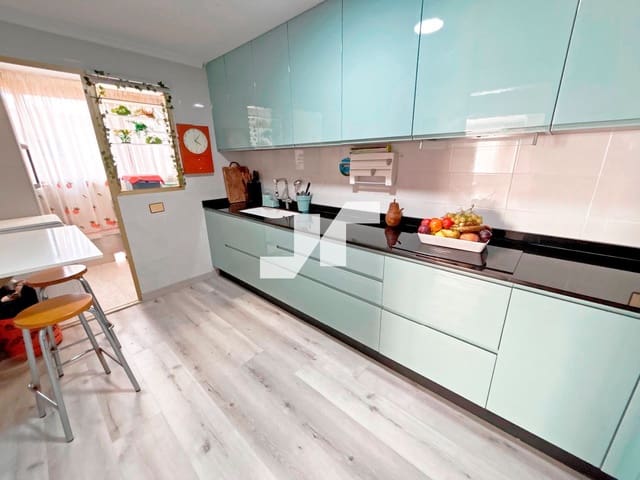 4 bedroom Flat for sale in Vila-real - € 160,000 (Ref: 9383720)