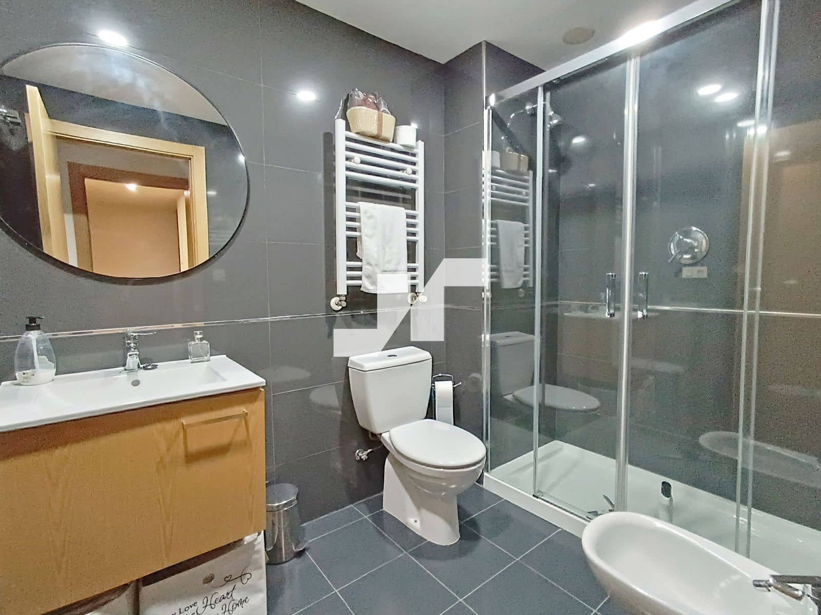 2 bedroom Flat for sale in Castello de la Plana with pool garage - € 220,000 (Ref: 9405863)