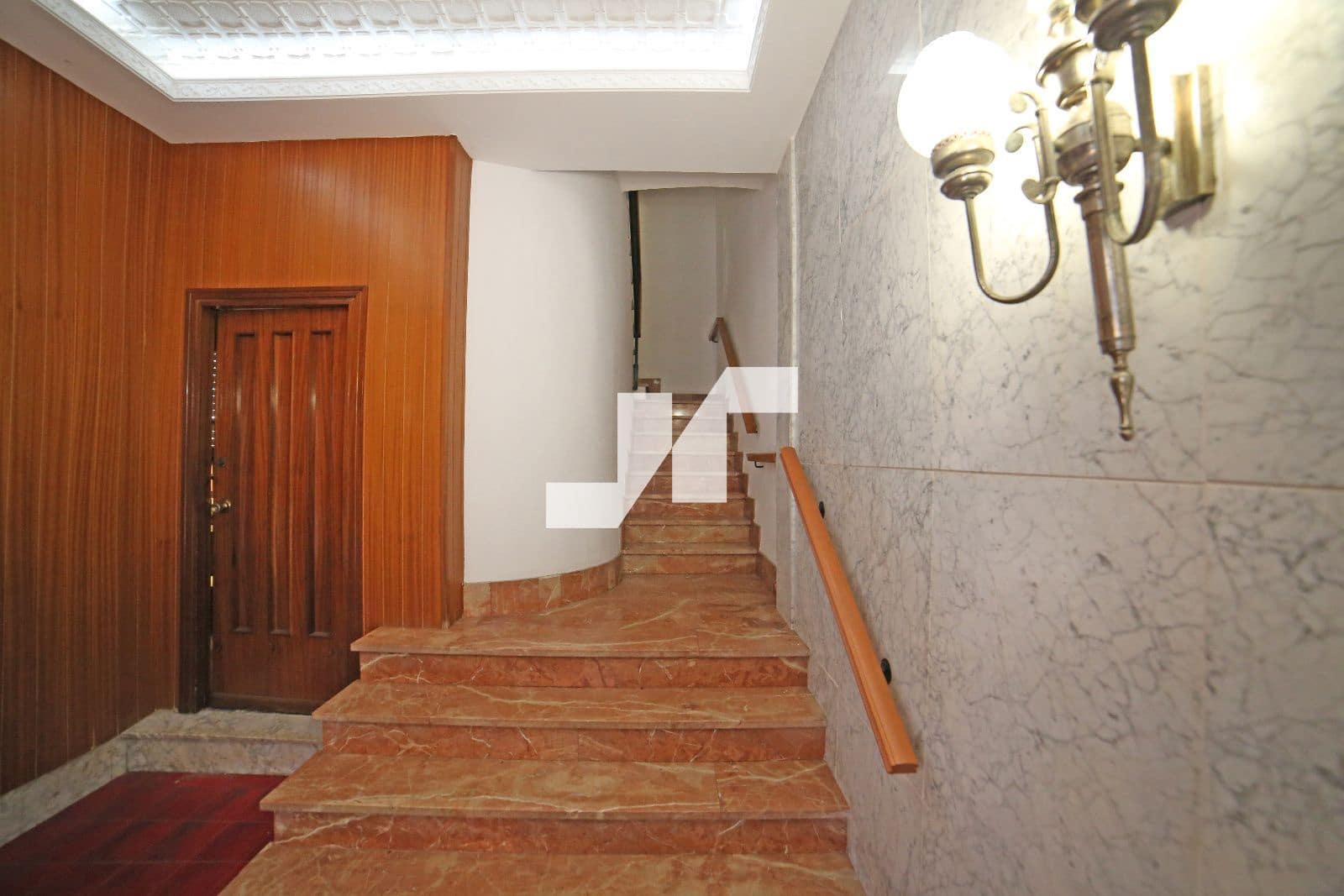 5 Zimmer Villa zu verkaufen in Castello de la Plana mit Garage - 250.000 € (Ref: 9445498)