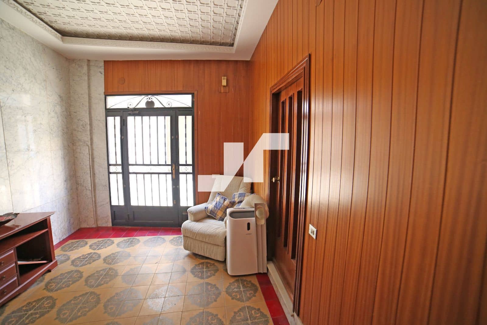 5 Zimmer Villa zu verkaufen in Castello de la Plana mit Garage - 250.000 € (Ref: 9445498)