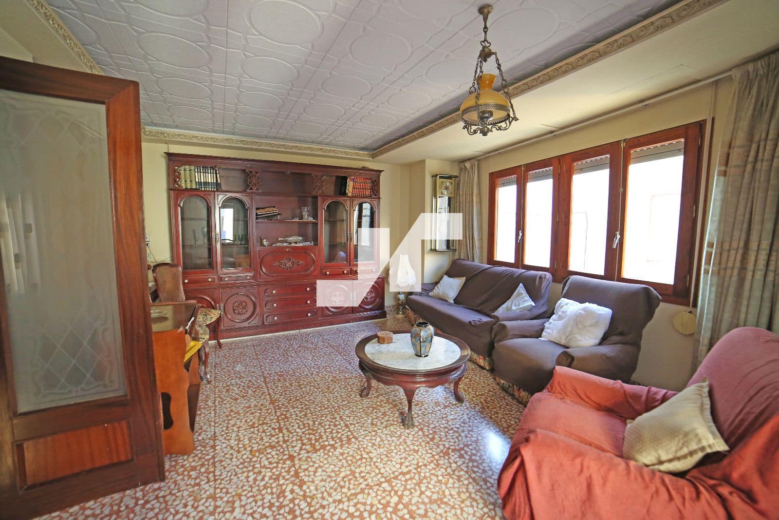 5 Zimmer Villa zu verkaufen in Castello de la Plana mit Garage - 250.000 € (Ref: 9445498)