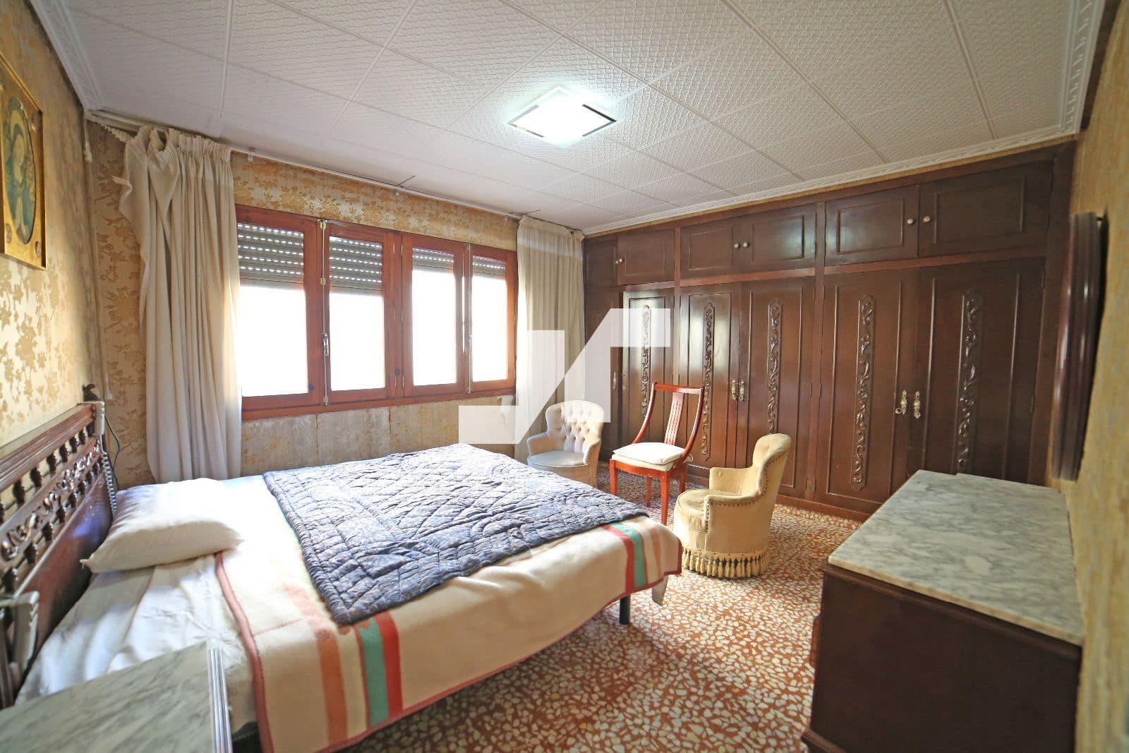 5 Zimmer Villa zu verkaufen in Castello de la Plana mit Garage - 250.000 € (Ref: 9445498)