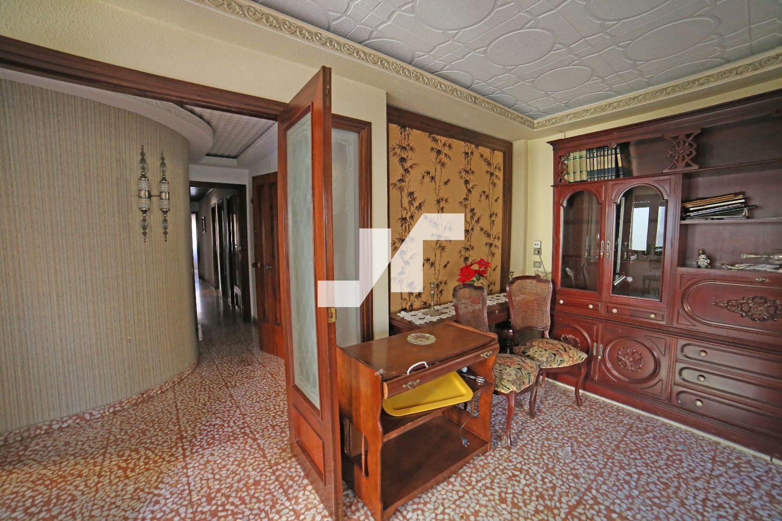 5 Zimmer Villa zu verkaufen in Castello de la Plana mit Garage - 250.000 € (Ref: 9445498)