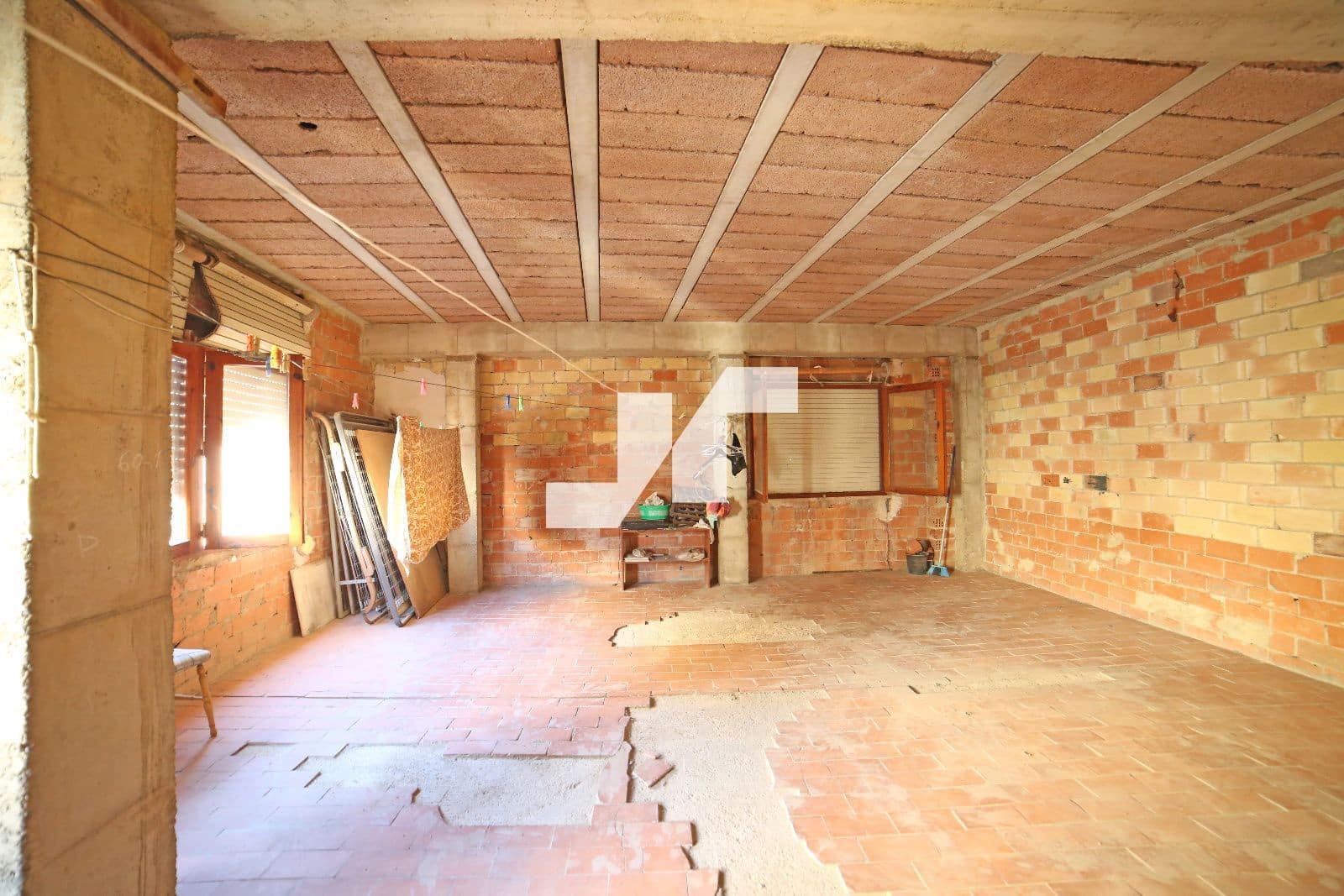 5 Zimmer Villa zu verkaufen in Castello de la Plana mit Garage - 250.000 € (Ref: 9445498)