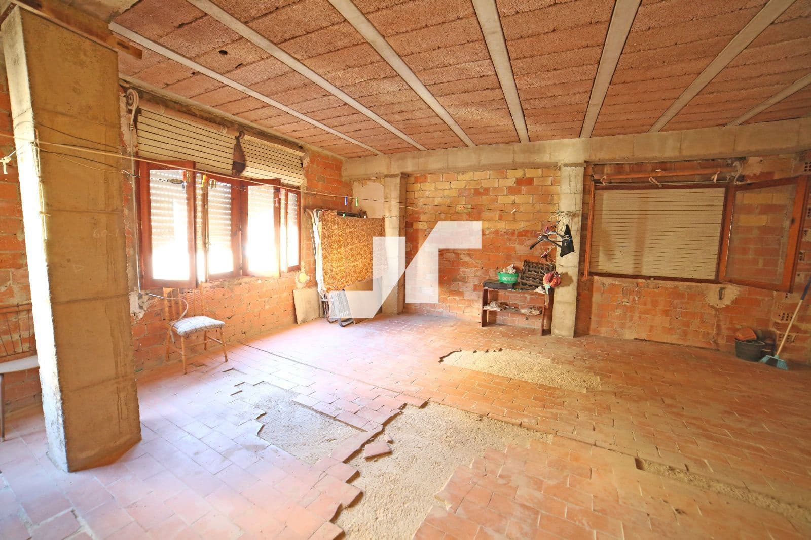 5 Zimmer Villa zu verkaufen in Castello de la Plana mit Garage - 250.000 € (Ref: 9445498)