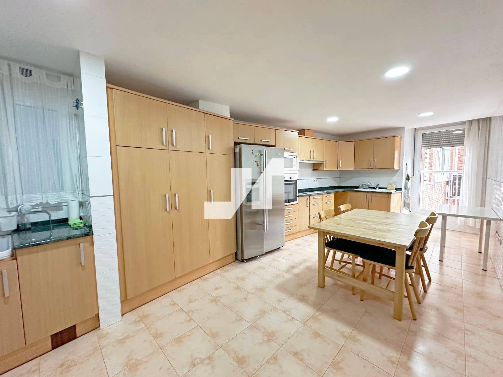 Piso de 3 habitaciones en Castelló de la Plana en alquiler con garaje - 900 € (Ref: 9485048)