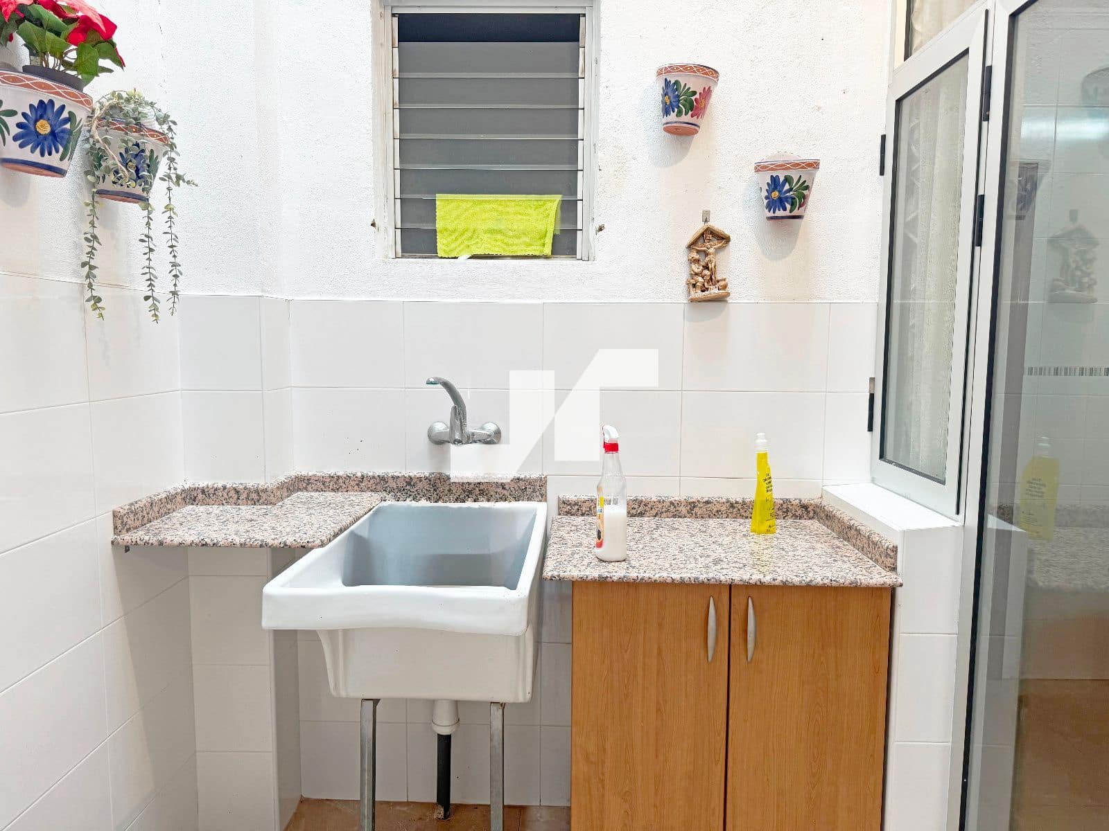 5 bedroom Villa for sale in Vila-real with garage - € 145,000 (Ref: 9493953)