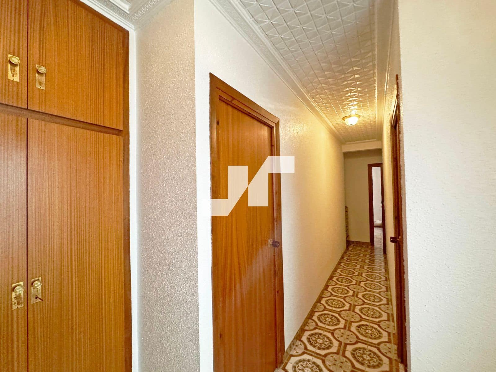 5 bedroom Villa for sale in Vila-real with garage - € 145,000 (Ref: 9493953)