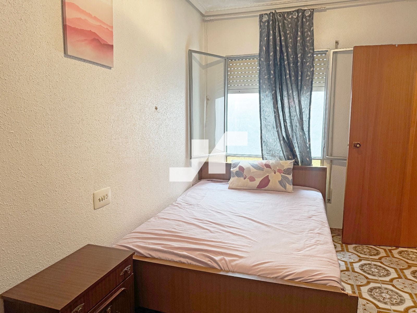 5 bedroom Villa for sale in Vila-real with garage - € 145,000 (Ref: 9493953)