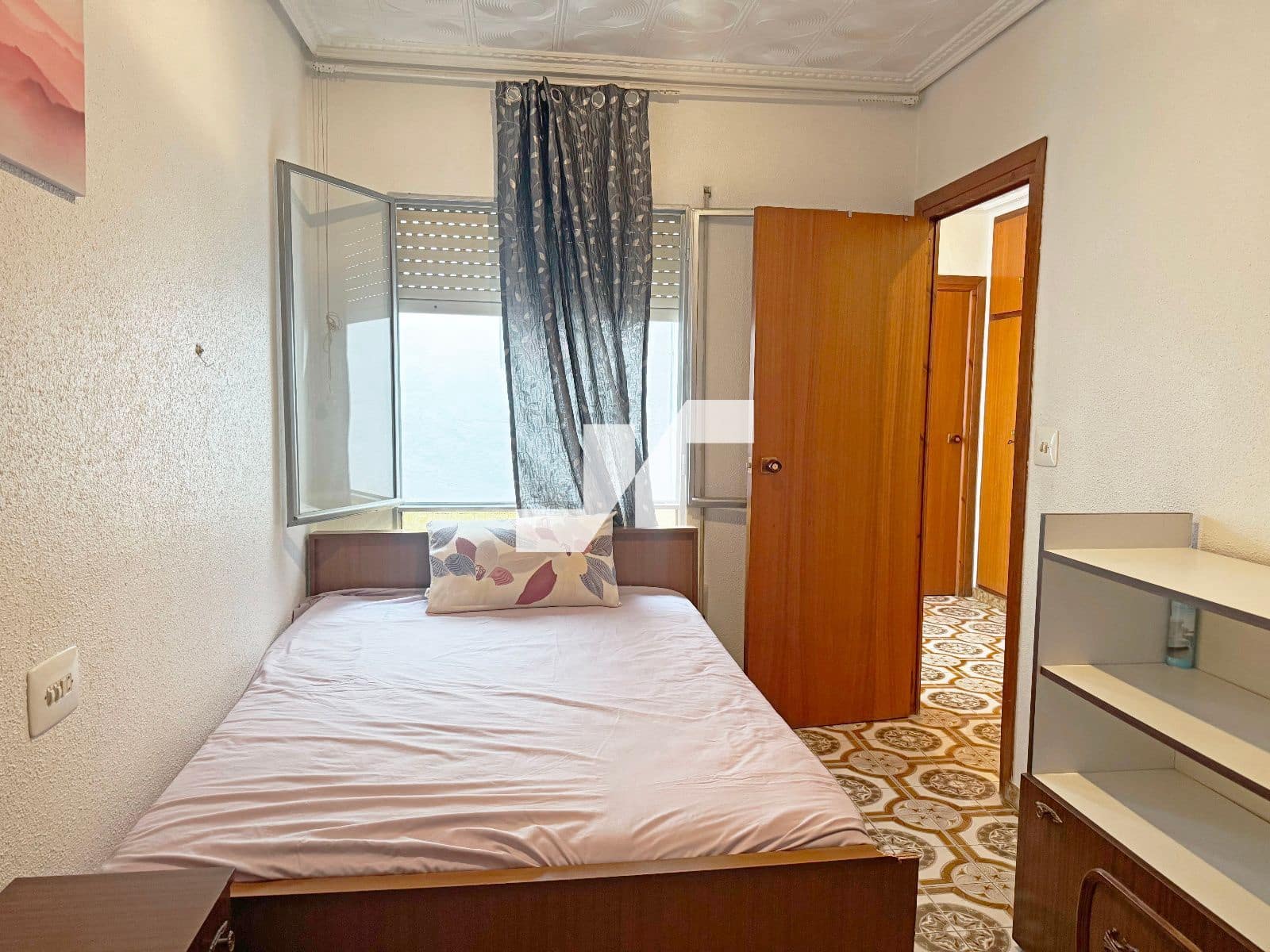 5 bedroom Villa for sale in Vila-real with garage - € 145,000 (Ref: 9493953)