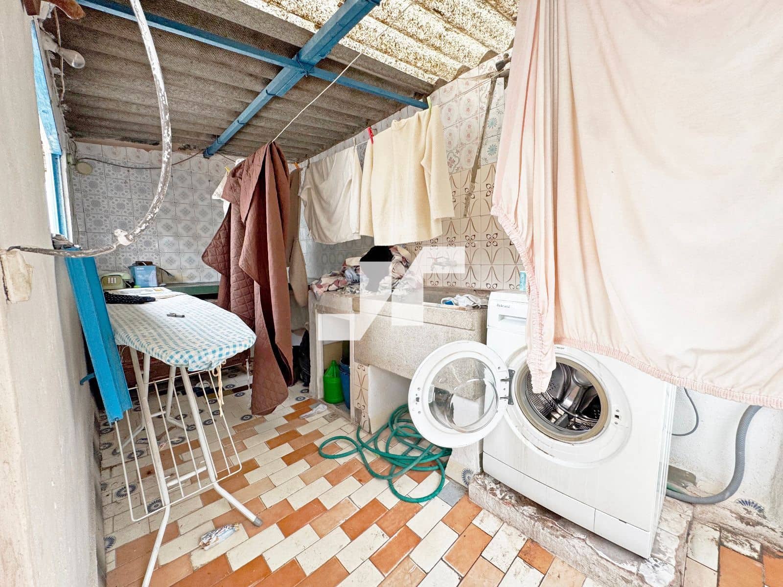 5 bedroom Villa for sale in Vila-real with garage - € 145,000 (Ref: 9493953)