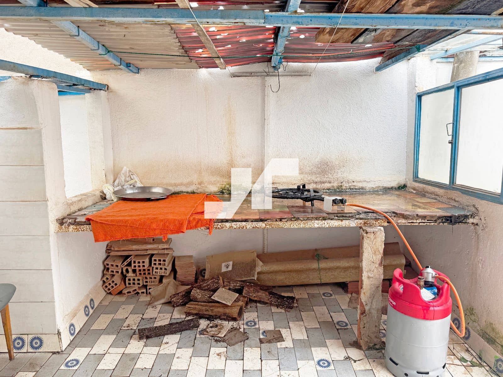 5 bedroom Villa for sale in Vila-real with garage - € 145,000 (Ref: 9493953)