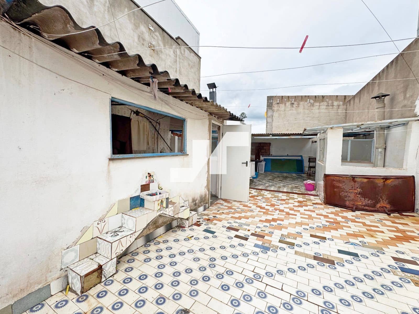 5 bedroom Villa for sale in Vila-real with garage - € 145,000 (Ref: 9493953)