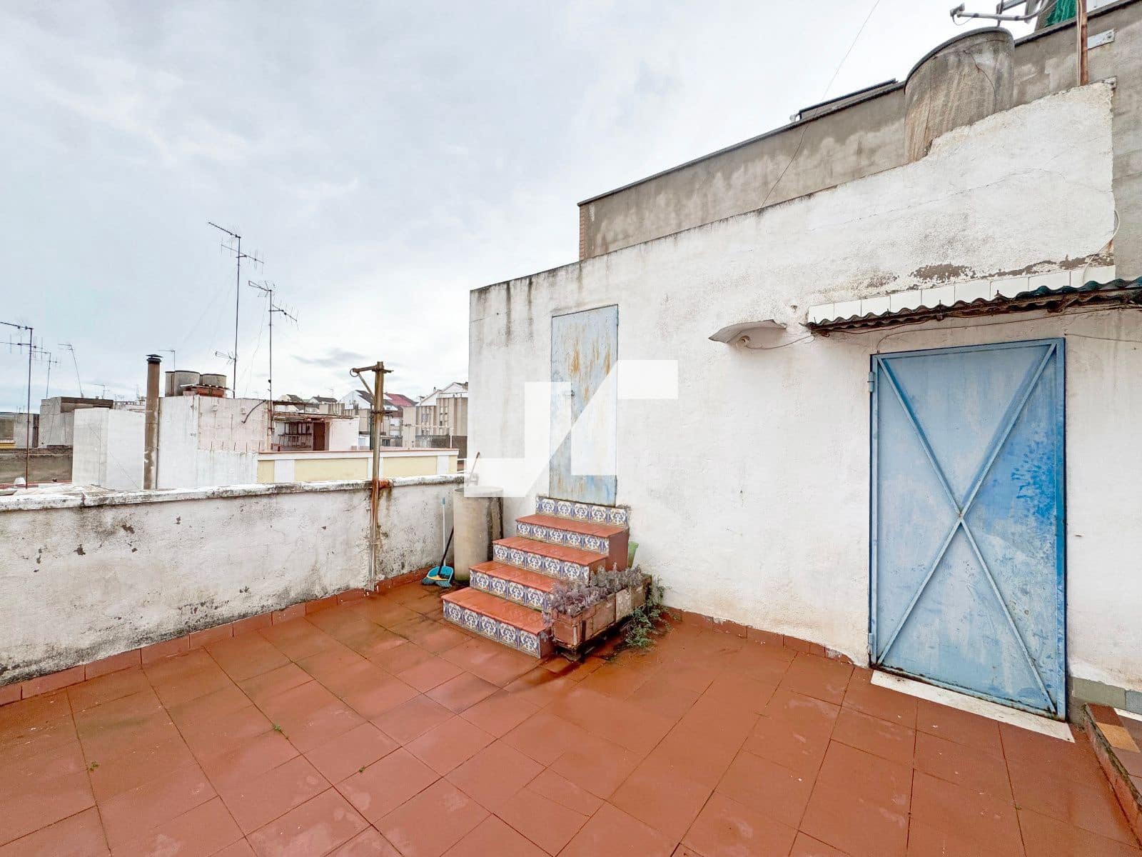 5 bedroom Villa for sale in Vila-real with garage - € 145,000 (Ref: 9493953)