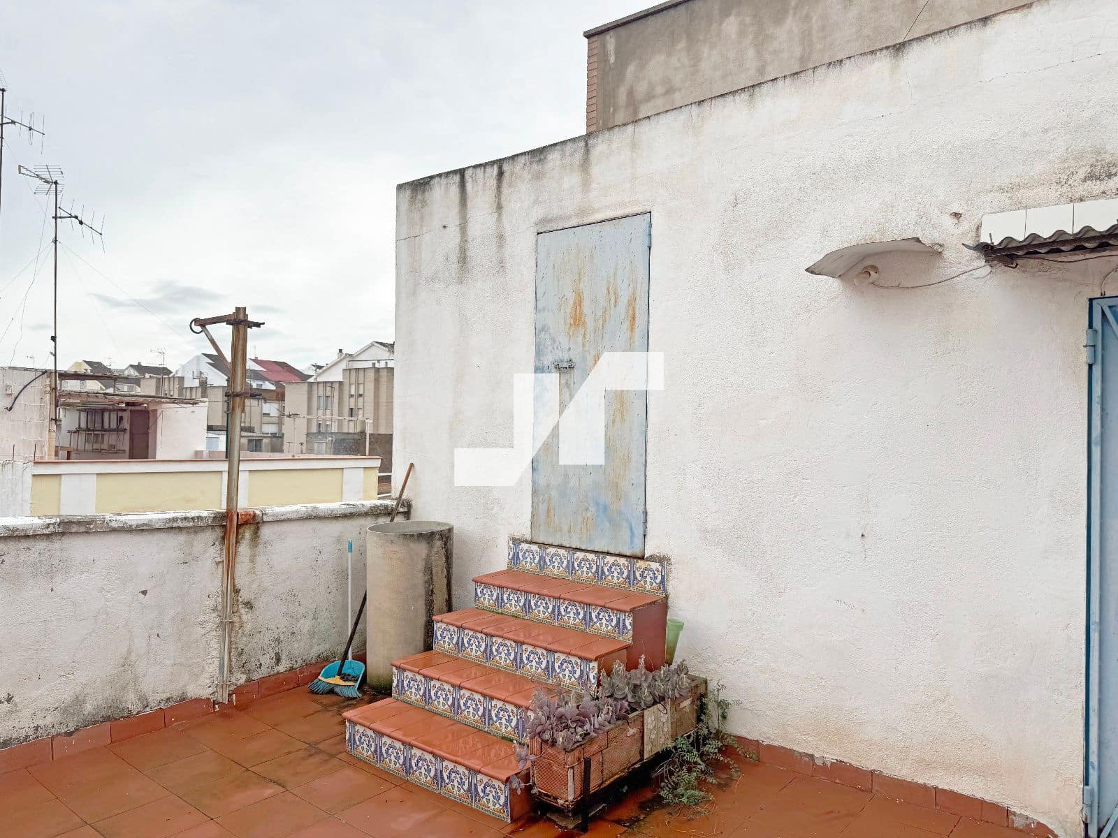 5 bedroom Villa for sale in Vila-real with garage - € 145,000 (Ref: 9493953)