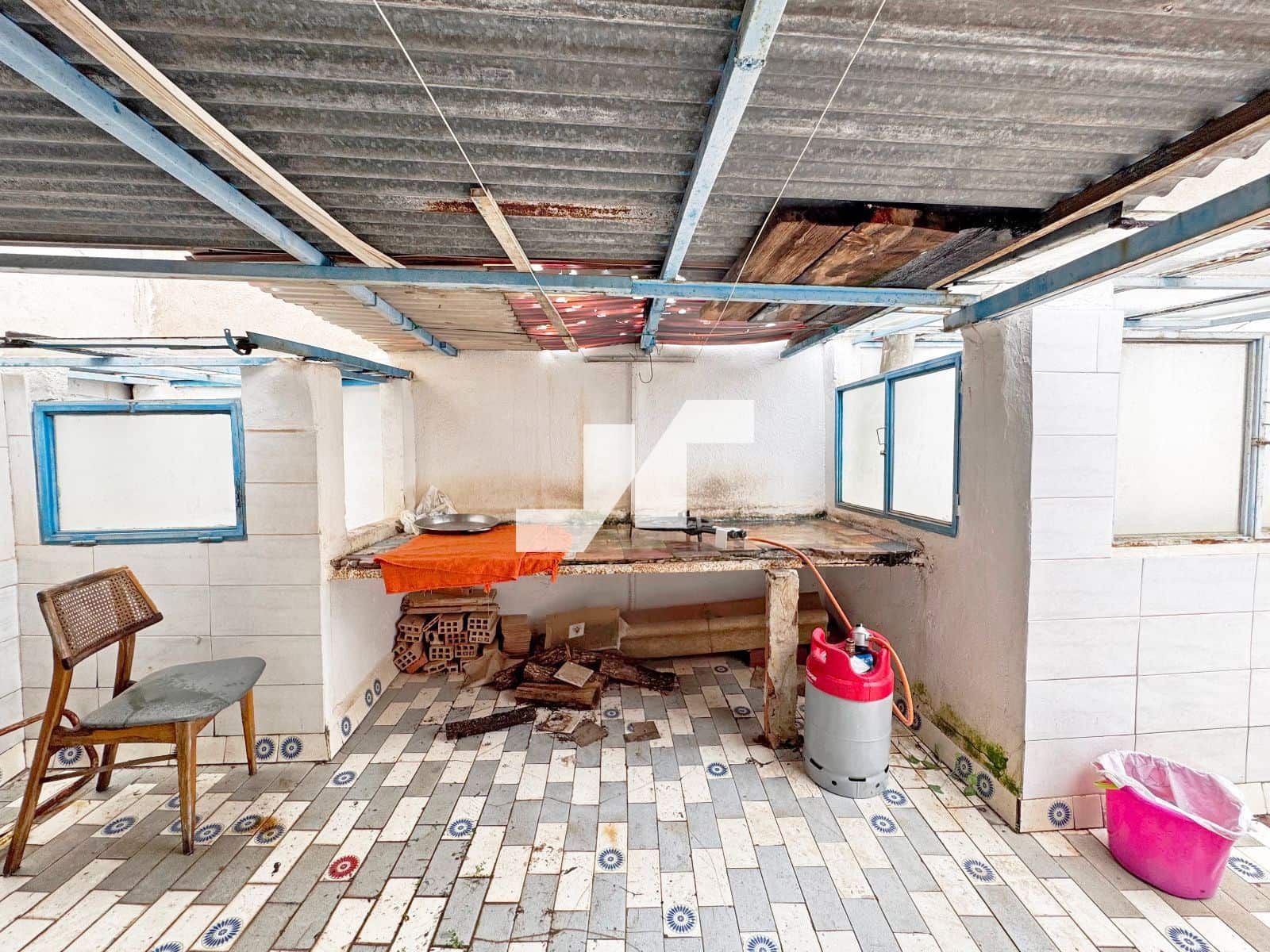 5 bedroom Villa for sale in Vila-real with garage - € 145,000 (Ref: 9493953)