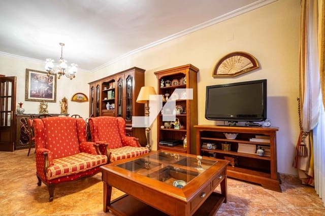 4 sypialnia Willa na sprzedaż w Centro, Castelló de la Plana z garażem - 373 000 € (Ref: 9534893)