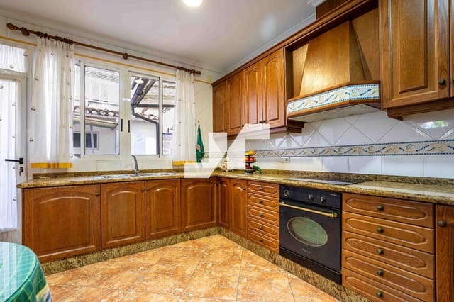 4 sypialnia Willa na sprzedaż w Centro, Castelló de la Plana z garażem - 373 000 € (Ref: 9534893)