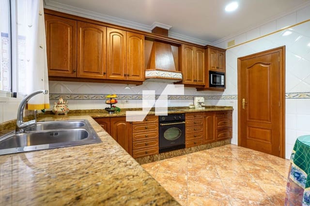 4 sypialnia Willa na sprzedaż w Centro, Castelló de la Plana z garażem - 373 000 € (Ref: 9534893)