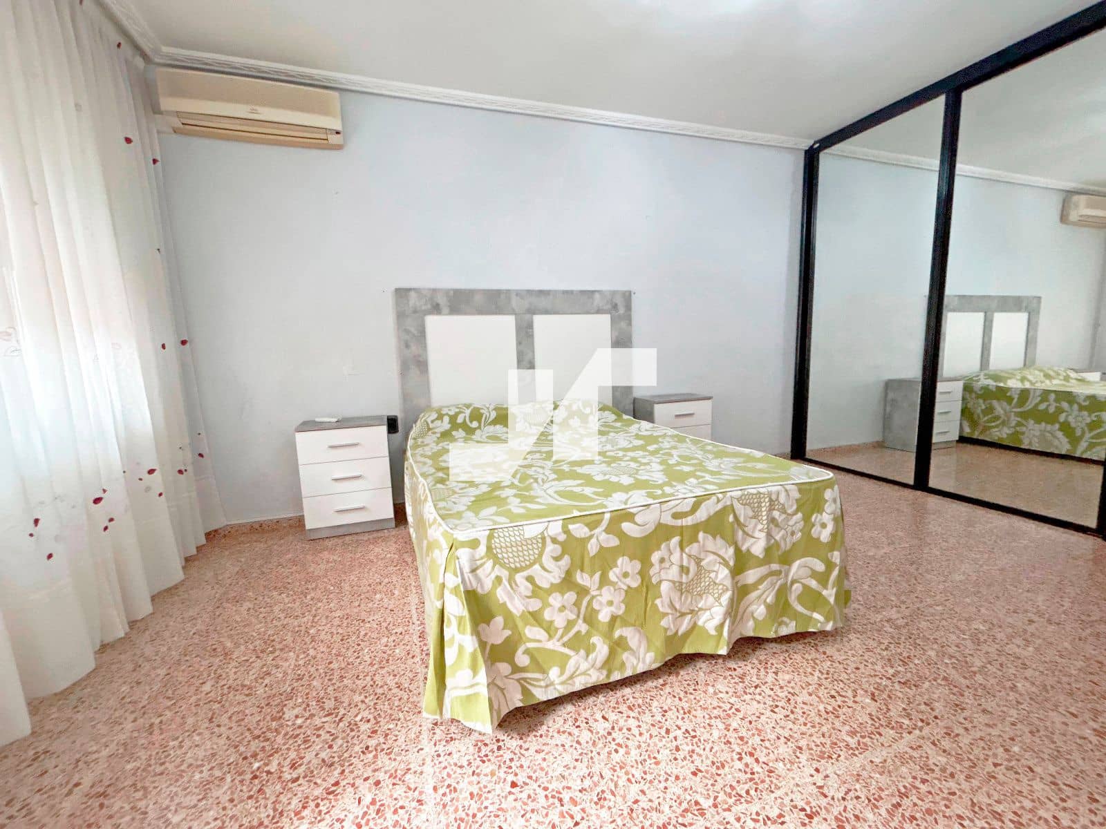 4 bedroom Flat for sale in Vila-real - € 150,000 (Ref: 9567891)
