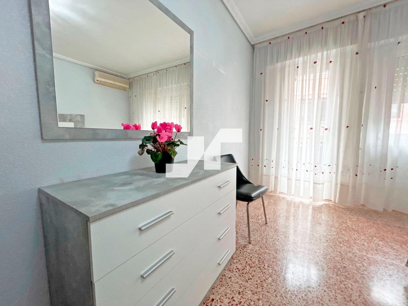 4 bedroom Flat for sale in Vila-real - € 150,000 (Ref: 9567891)