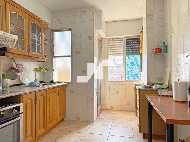 Piso de 3 habitaciones en Oropesa  en venta - 146.000 € (Ref: 9581389)