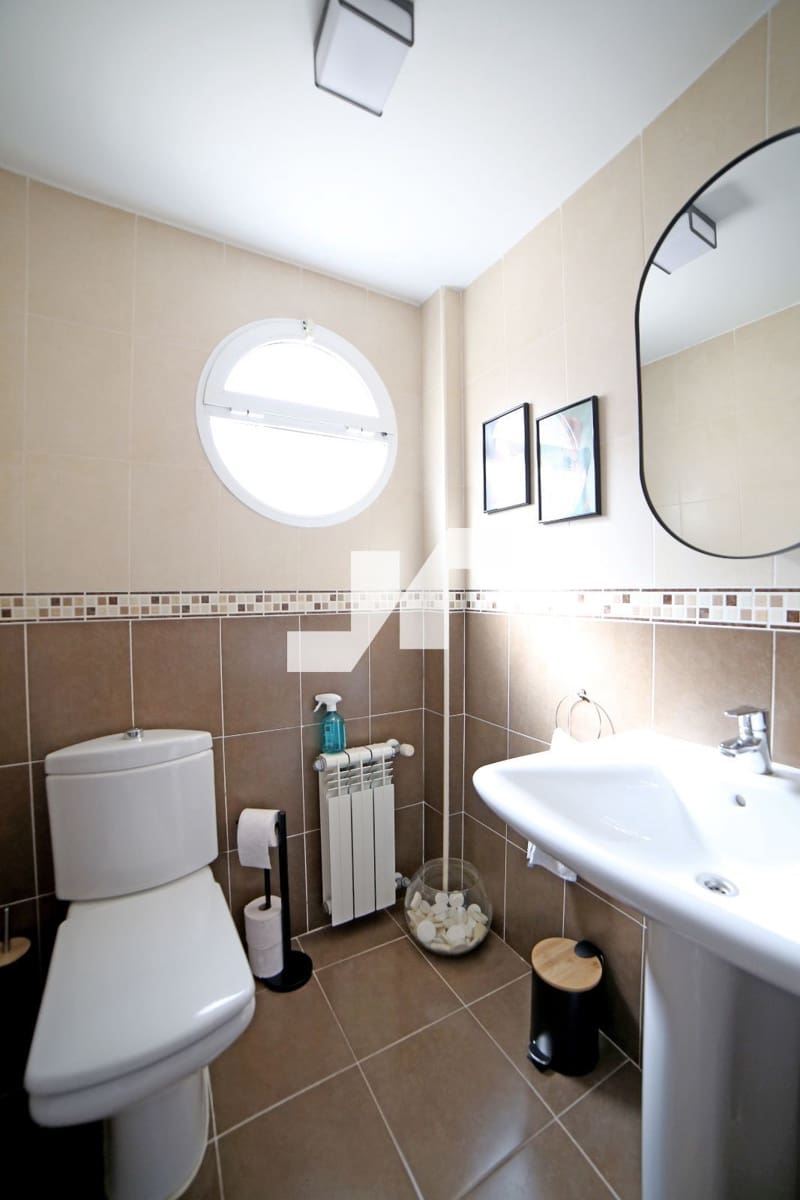 3 makuuhuone Omakotitalo myytävänä paikassa Burriana / Borriana mukana 
autotalli - 270 000 € (Ref: 9594489)