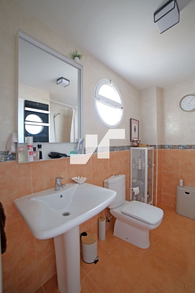 3 makuuhuone Omakotitalo myytävänä paikassa Burriana / Borriana mukana 
autotalli - 270 000 € (Ref: 9594489)