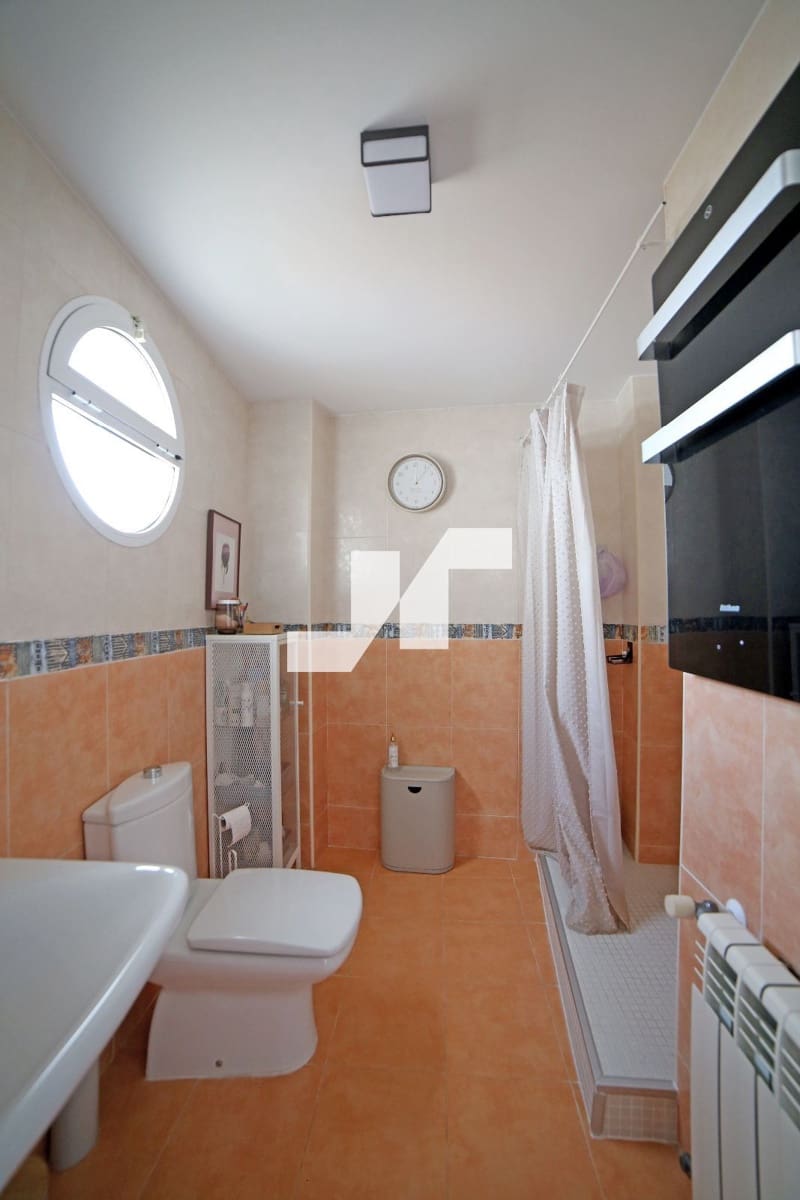 3 makuuhuone Omakotitalo myytävänä paikassa Burriana / Borriana mukana 
autotalli - 270 000 € (Ref: 9594489)