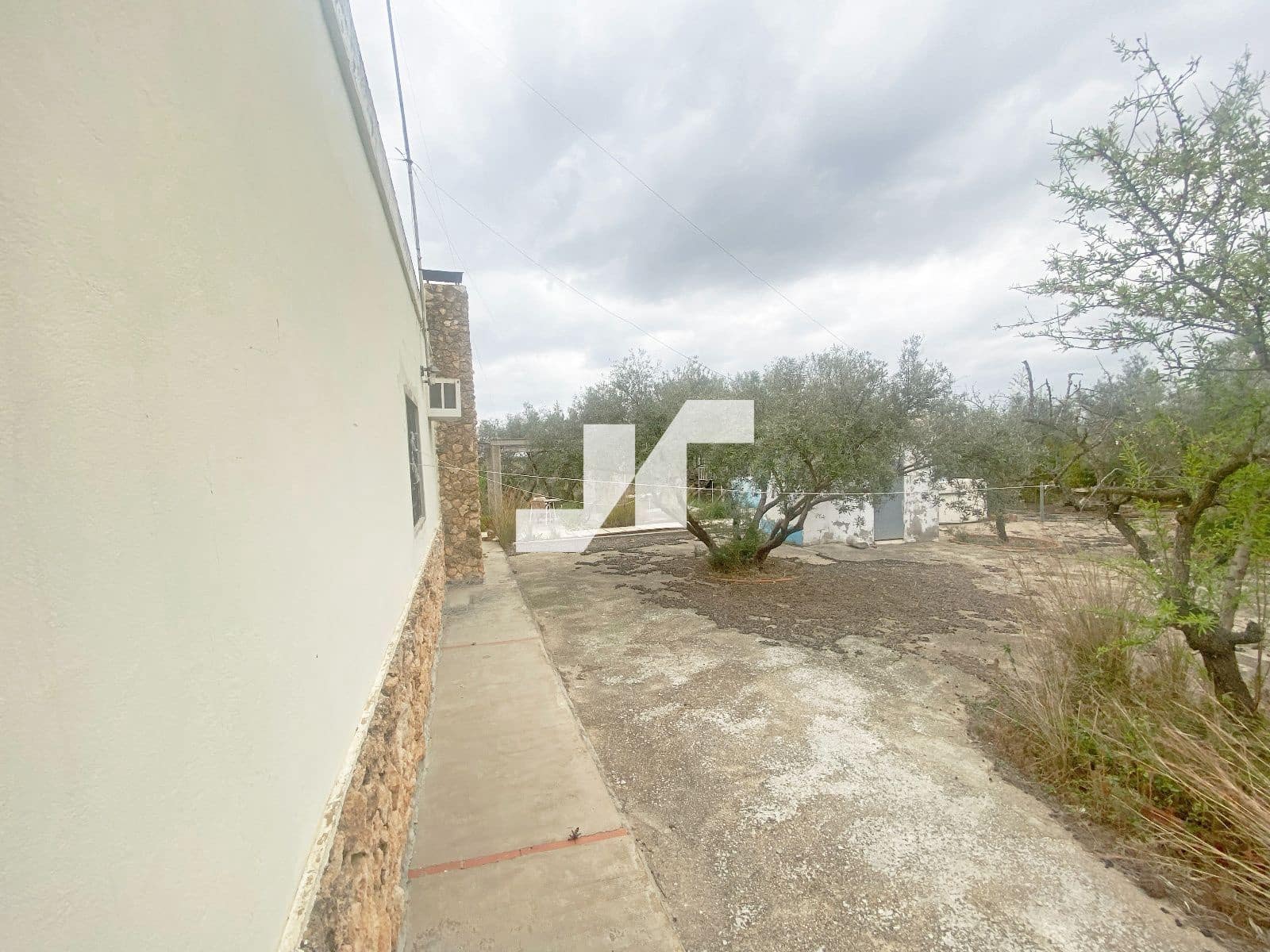 5 bedroom Villa for sale in Vilamarxant / Villamarchante with pool - € 239,000 (Ref: 9650575)