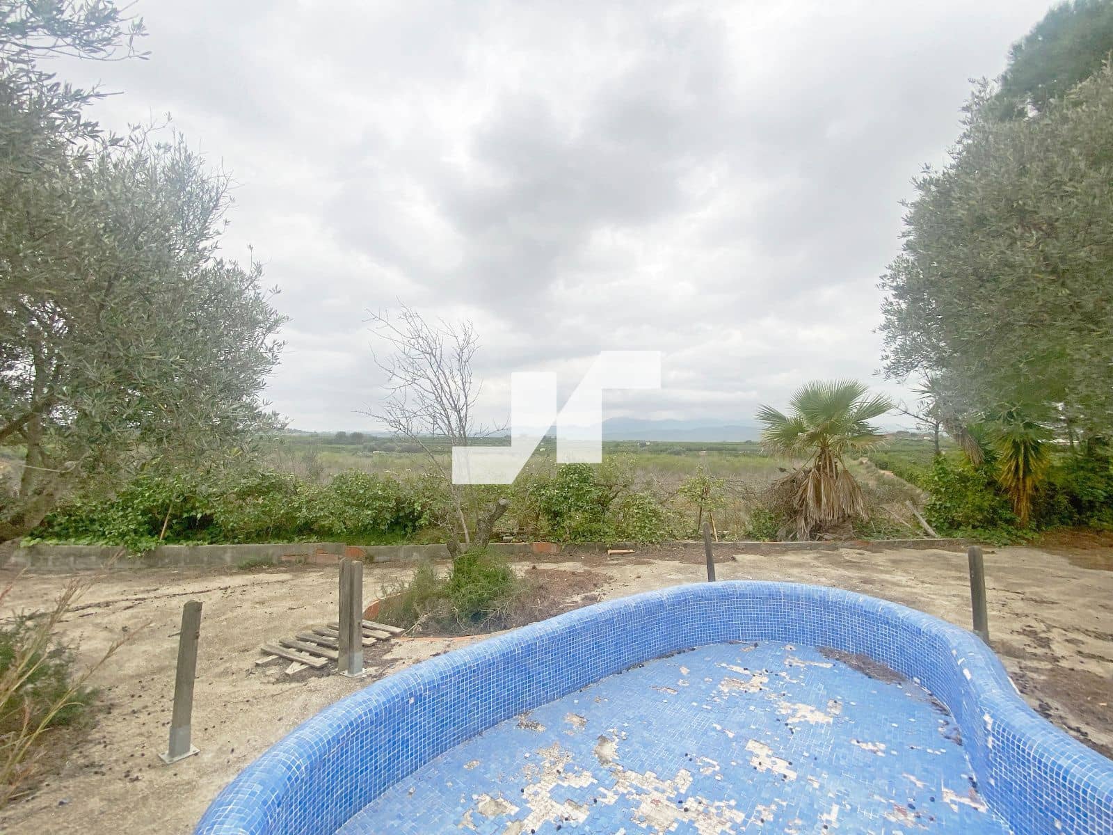 5 bedroom Villa for sale in Vilamarxant / Villamarchante with pool - € 239,000 (Ref: 9650575)