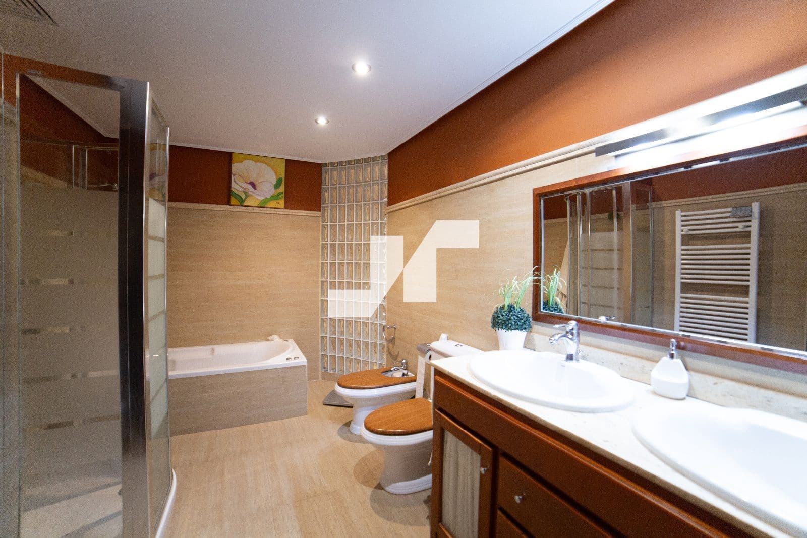 5 bedroom Villa for sale in La Vall d'Uixo with garage - € 388,000 (Ref: 9655741)