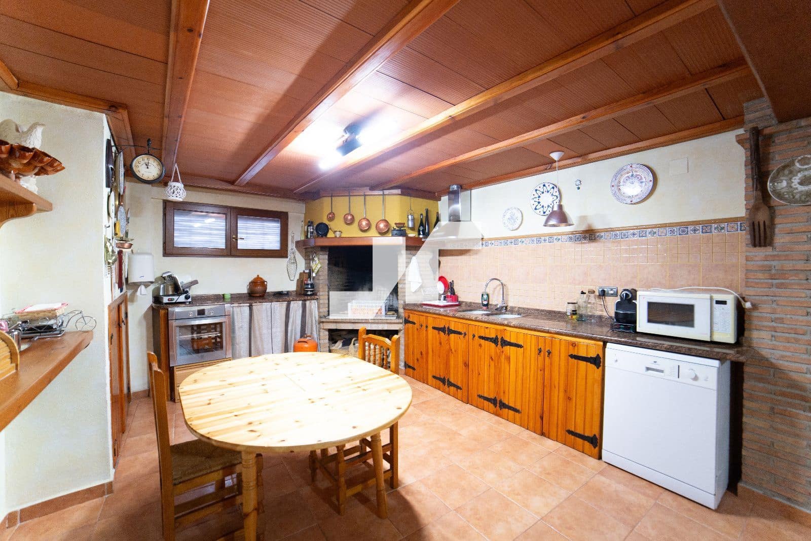 5 bedroom Villa for sale in La Vall d'Uixo with garage - € 388,000 (Ref: 9655741)