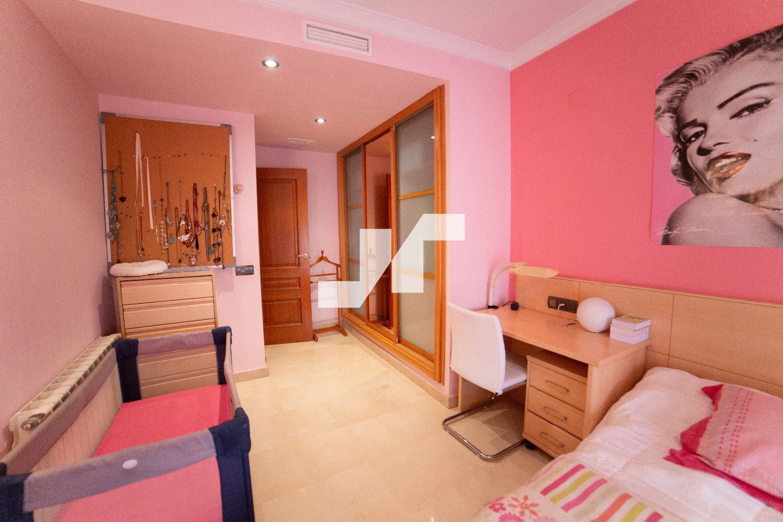 5 bedroom Villa for sale in La Vall d'Uixo with garage - € 388,000 (Ref: 9655741)