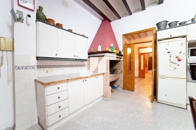 4 slaapkamer Villa te koop in Centro, Castelló de la Plana - € 215.000 (Ref: 9679251)