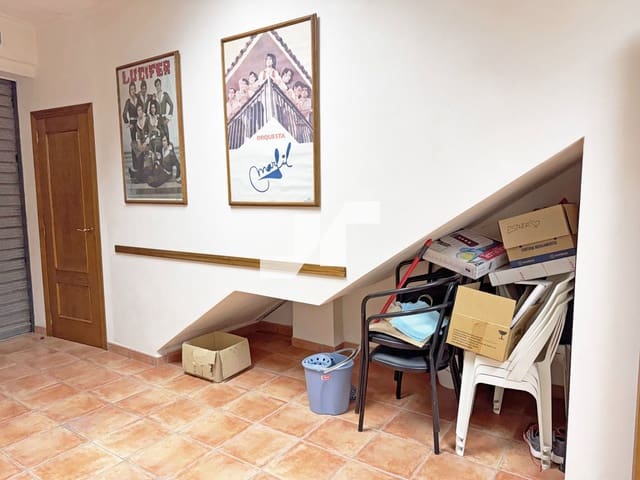 Villa for sale in Vila-real with garage - € 210,000 (Ref: 9722210)