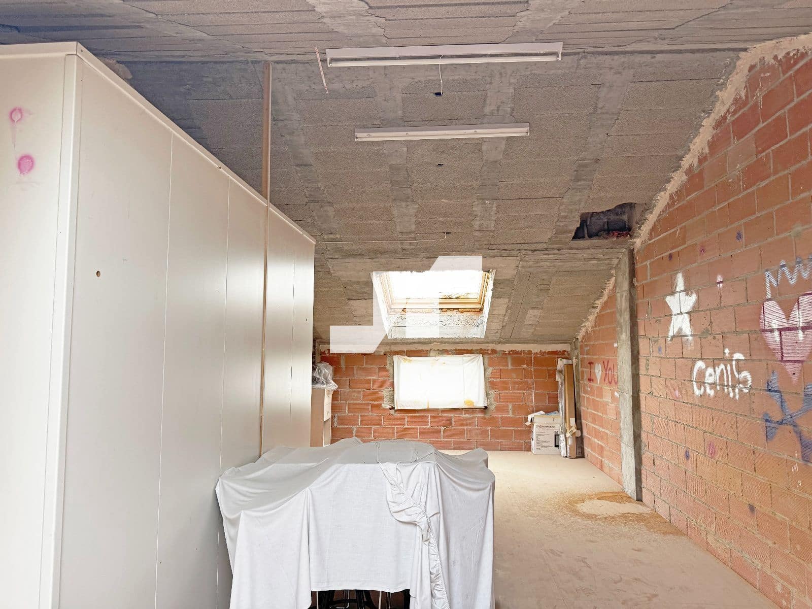 Villa for sale in Vila-real with garage - € 210,000 (Ref: 9722210)