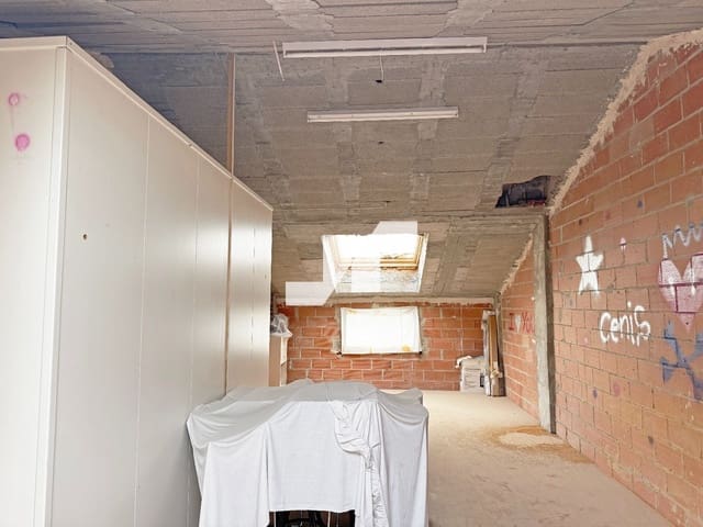 Villa for sale in Vila-real with garage - € 210,000 (Ref: 9722210)