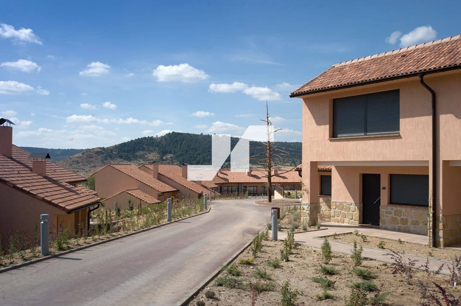 10 soverom Restaurant/Bar til salgs i Orea med svømmebasseng - € 2 000 000 (Ref: 9778777)