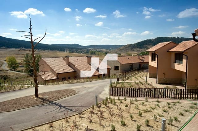 10 soveværelse Restaurant/Bar til salg i Orea med swimmingpool - € 2.000.000 (Ref: 9778777)