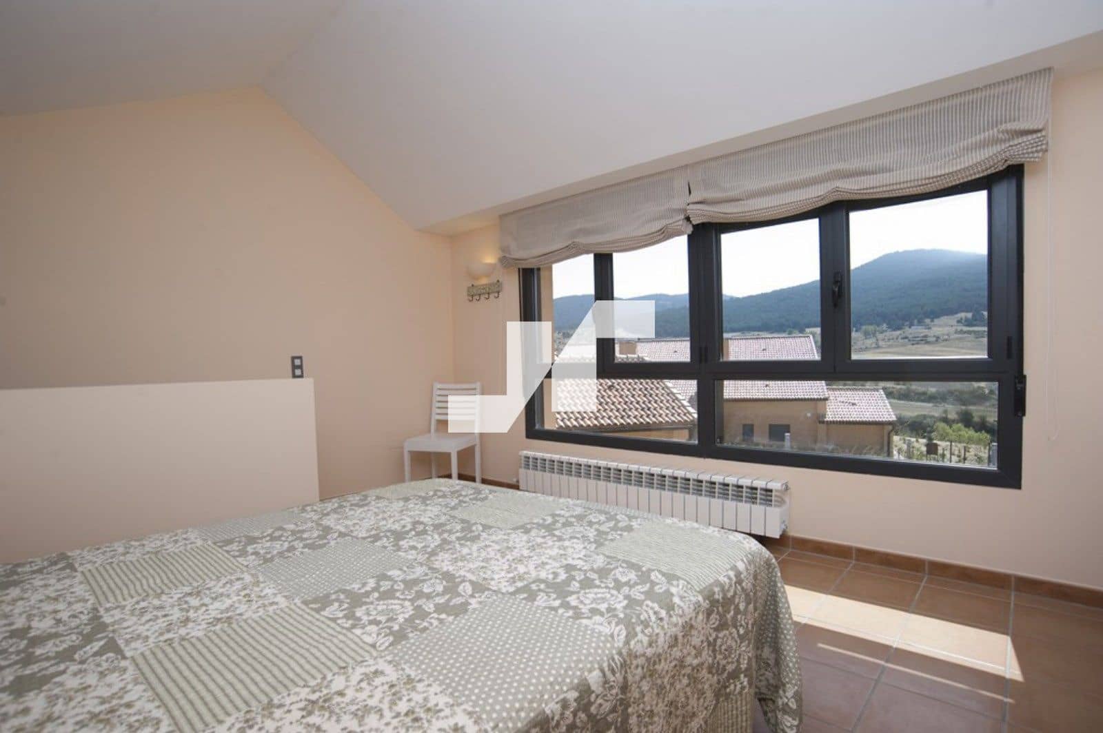 10 soverom Restaurant/Bar til salgs i Orea med svømmebasseng - € 2 000 000 (Ref: 9778777)