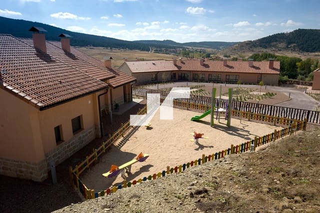 10 soveværelse Restaurant/Bar til salg i Orea med swimmingpool - € 2.000.000 (Ref: 9778777)