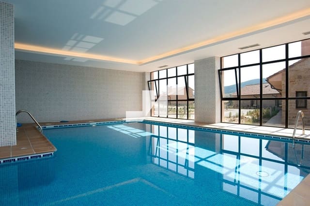 10 soveværelse Restaurant/Bar til salg i Orea med swimmingpool - € 2.000.000 (Ref: 9778777)