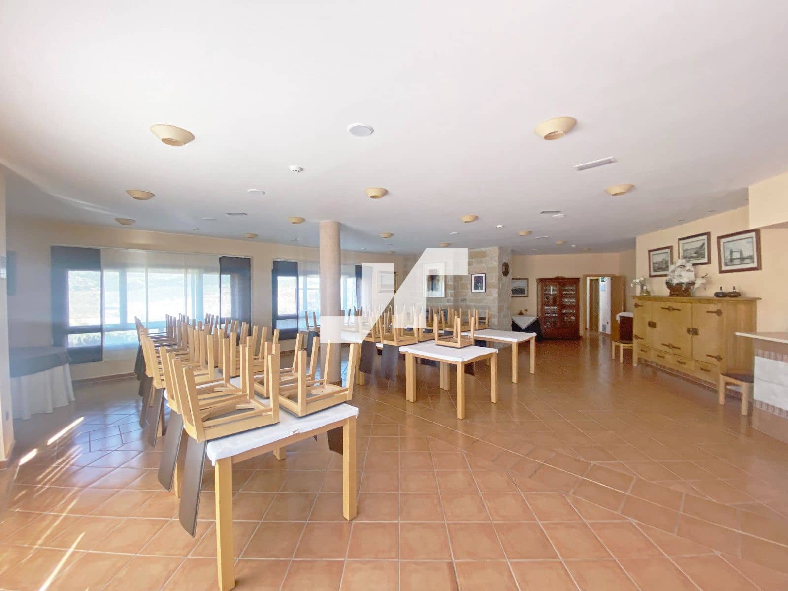 10 soverom Restaurant/Bar til salgs i Orea med svømmebasseng - € 2 000 000 (Ref: 9778777)