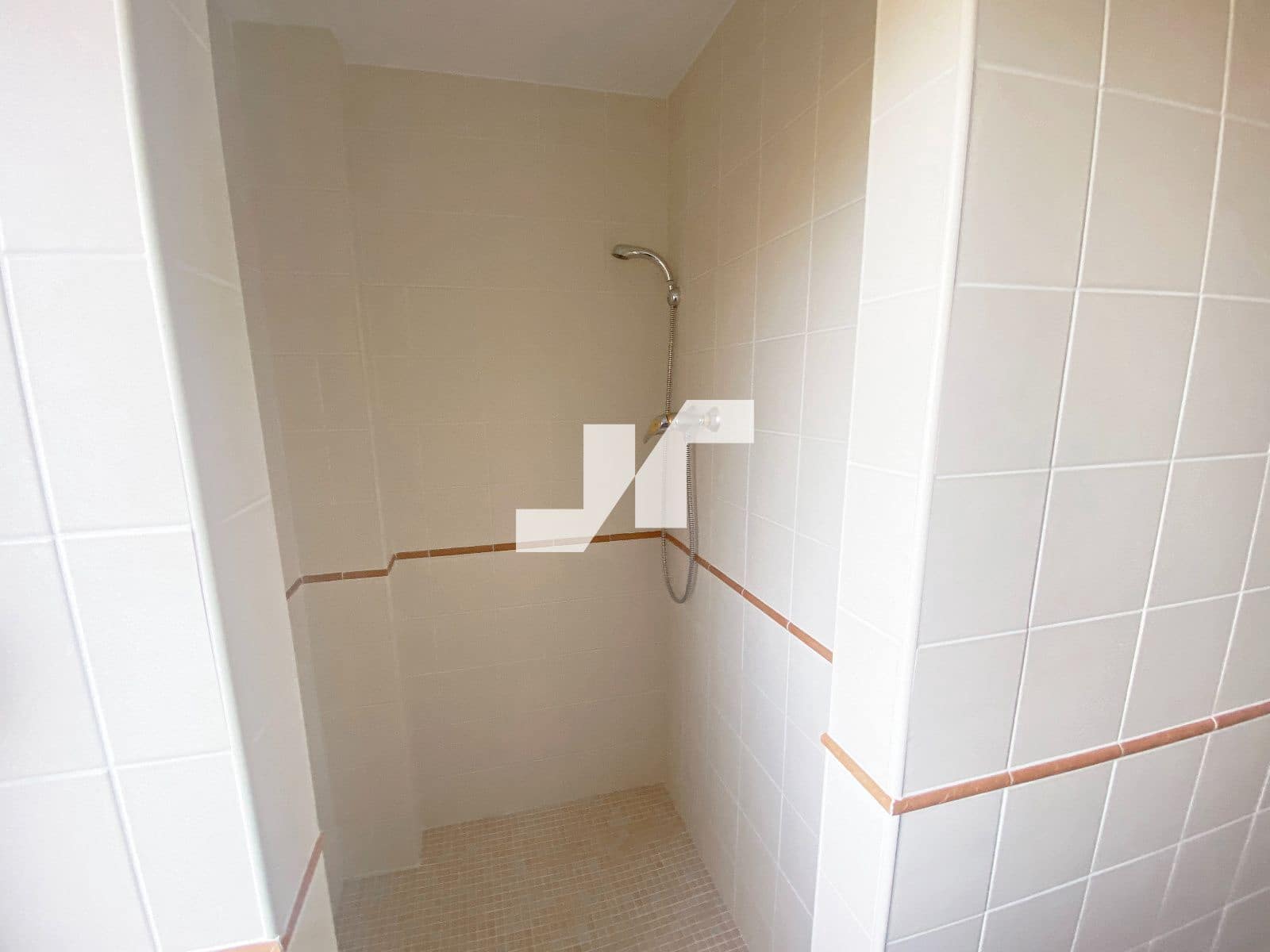 10 soverom Restaurant/Bar til salgs i Orea med svømmebasseng - € 2 000 000 (Ref: 9778777)