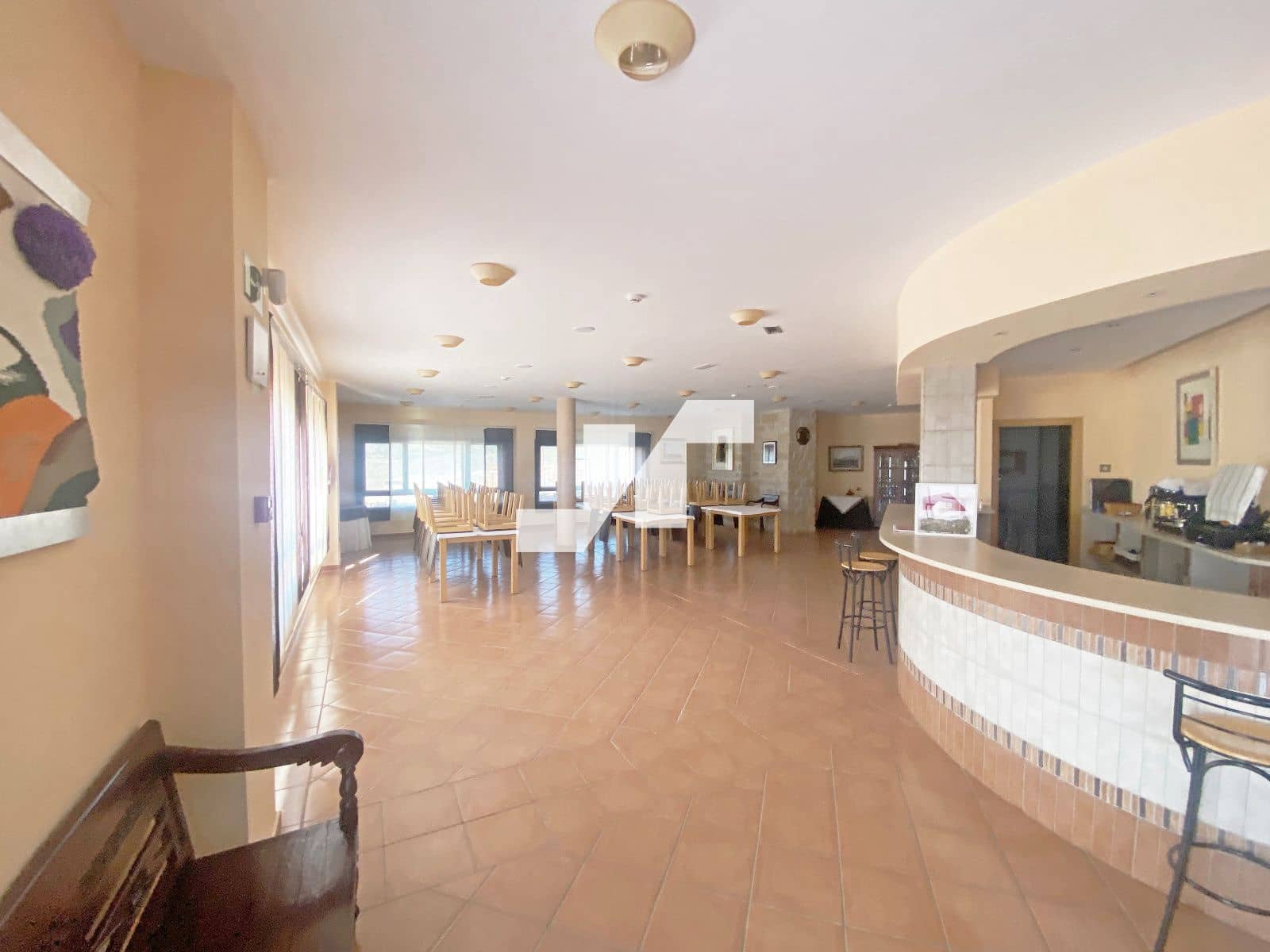 10 soverom Restaurant/Bar til salgs i Orea med svømmebasseng - € 2 000 000 (Ref: 9778777)