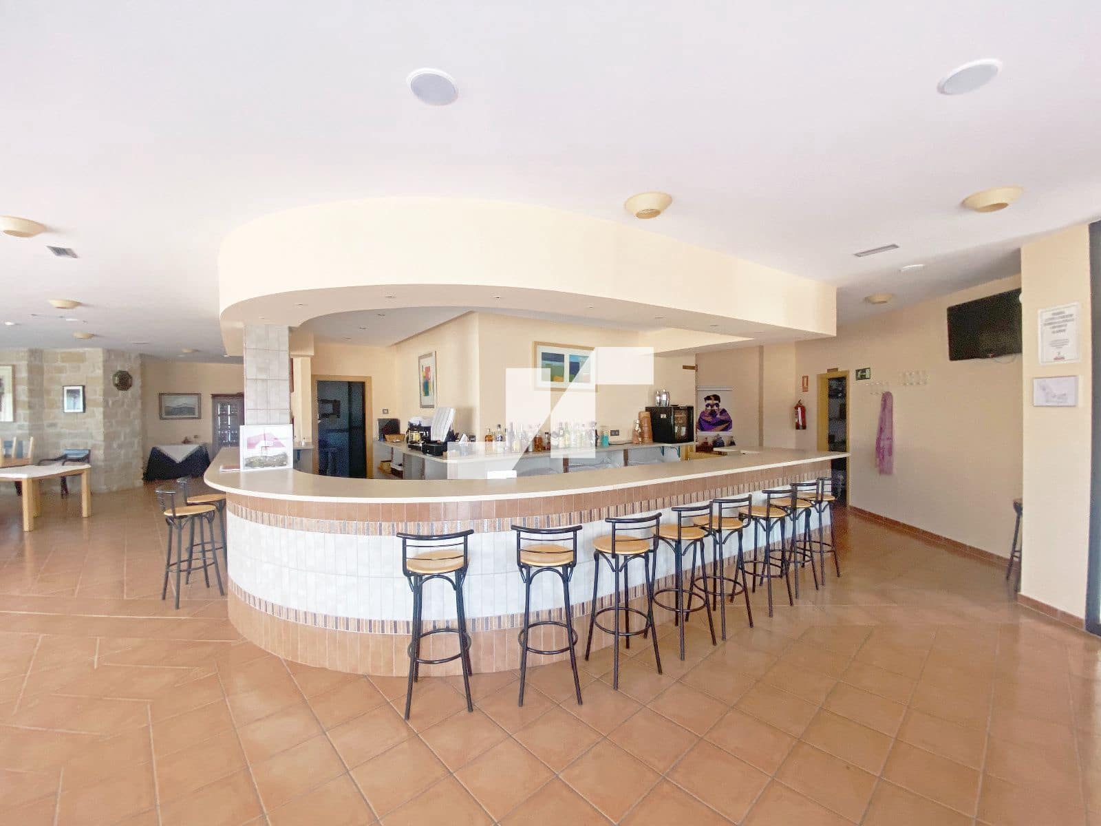 10 soverom Restaurant/Bar til salgs i Orea med svømmebasseng - € 2 000 000 (Ref: 9778777)